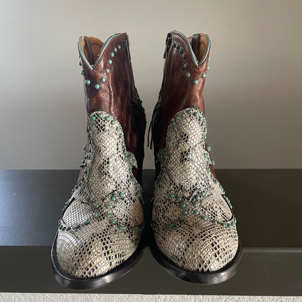 Amazing pair of Donna Vegas Old Gringo in box-please ask any questions